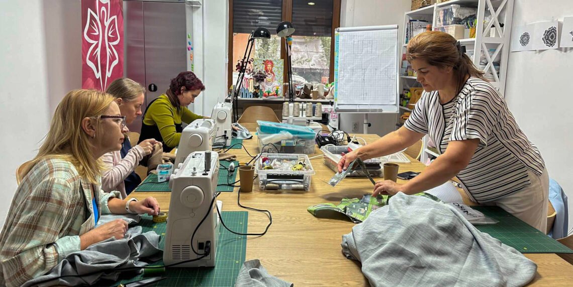 Курси крою та шиття у розпалі