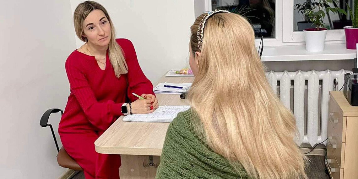 Тривають консультації з психологічної підтримки жінок-ВПО