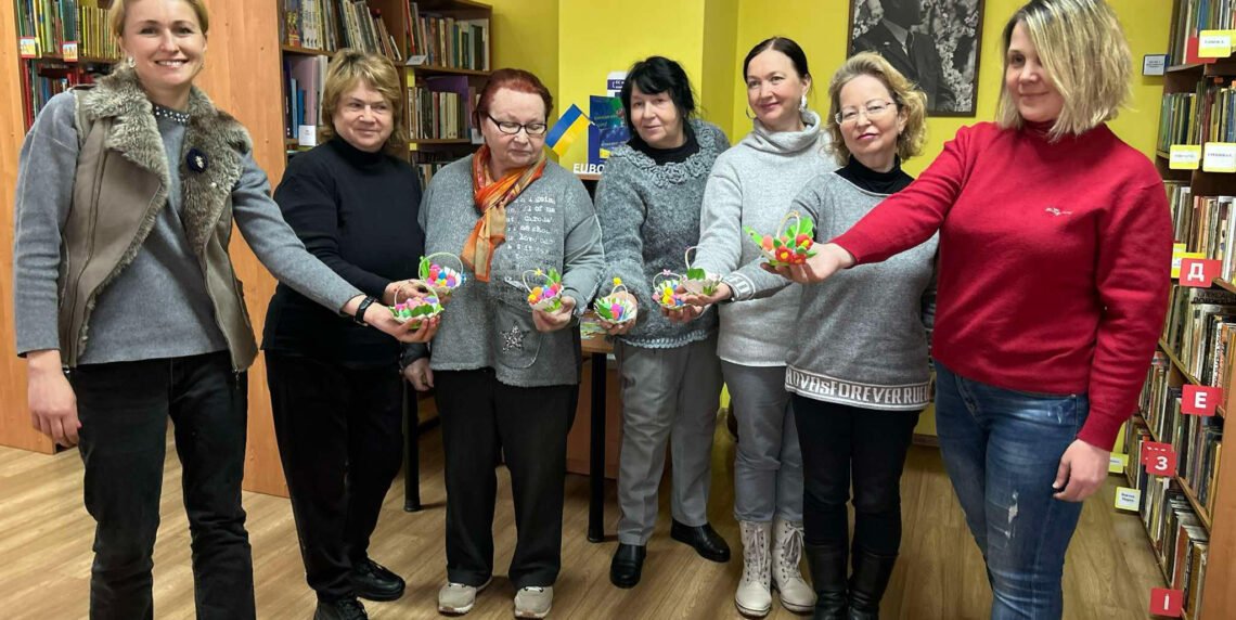 Великодні сувеніри та гарний настрій