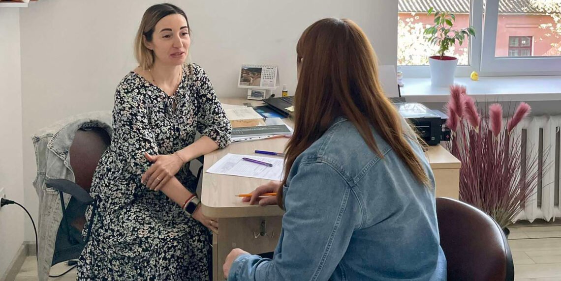 Заспокоїтись та контролювати ситуацію допоможе психолог