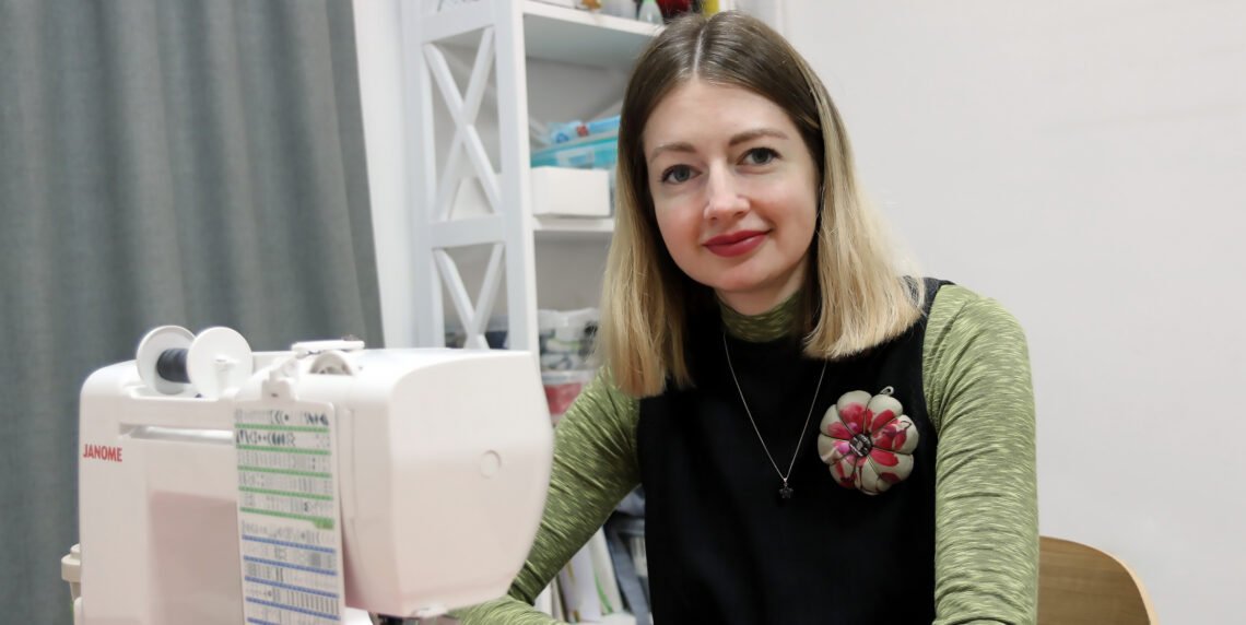 «Шухляда» творчості: як курси шиття відкрили прихований талант волонтерки Анни Климовець